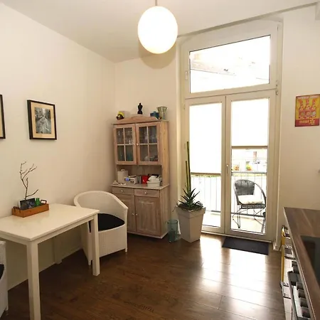 Apartamento Ferienwohnung, Gemuetlicher Altbau Mit Balkon Naehe Fuerstenplatz Und Koenigsallee